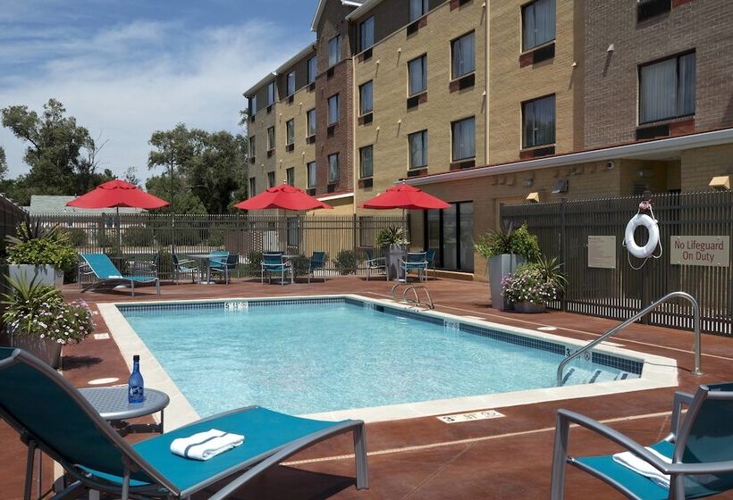 هتل Towneplace Suites By Marriott Garden City