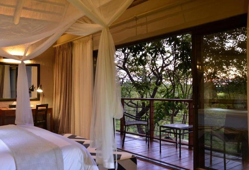 هتل Victoria Falls Safari Suites