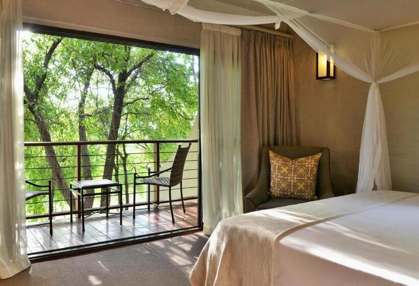 هتل Victoria Falls Safari Suites