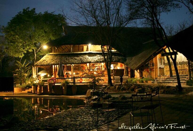 هتل Victoria Falls Safari Suites