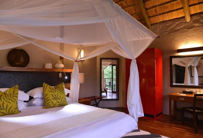 هتل Victoria Falls Safari Suites