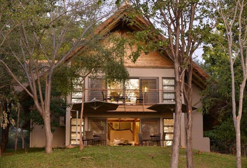 Hotel Victoria Falls Safari Suites