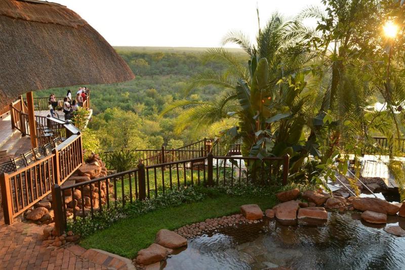 هتل Victoria Falls Safari Suites