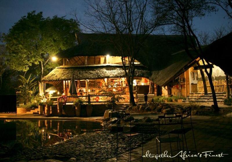 هتل Victoria Falls Safari Suites