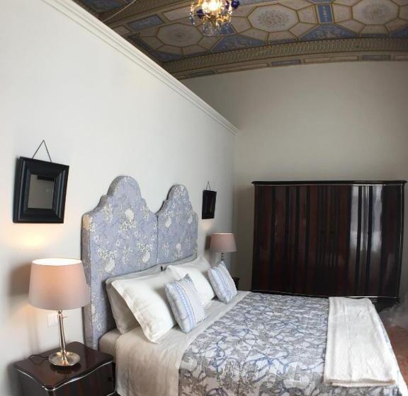 B&b Theodora