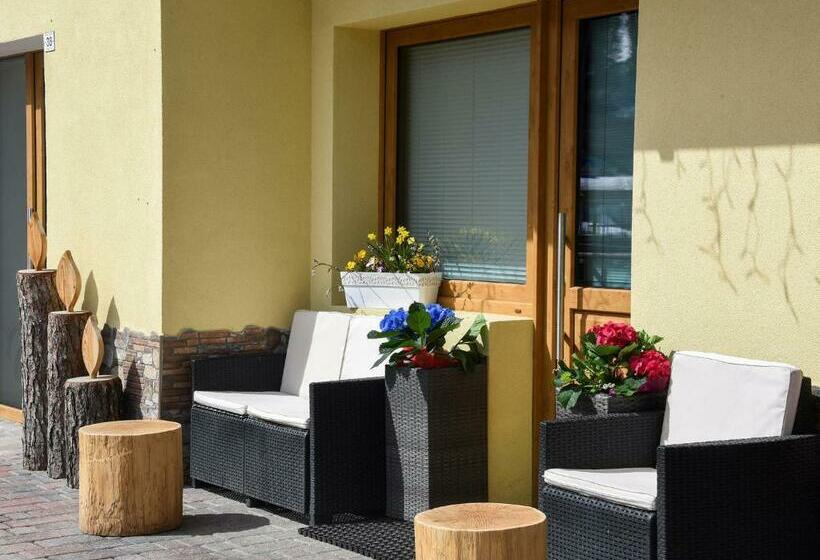 تختخواب و صبحانه Garní Emma