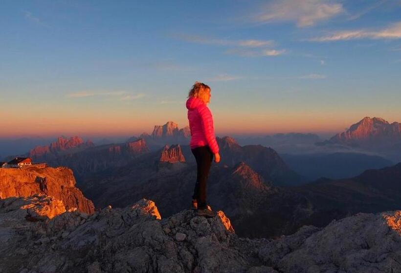 تختخواب و صبحانه Garní Emma