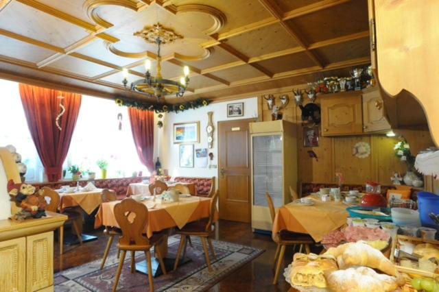 تختخواب و صبحانه Garní Emma