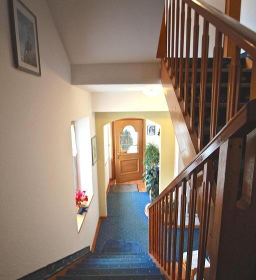 تختخواب و صبحانه Garní Emma