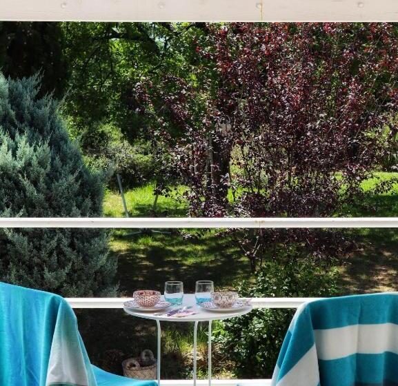 تختخواب و صبحانه Le Jardin Des Selves