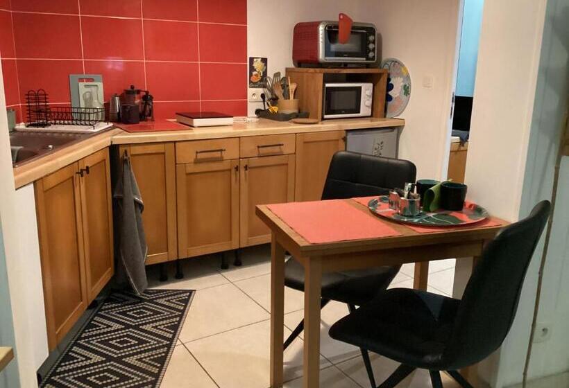 تختخواب و صبحانه Maisonnette Nantes