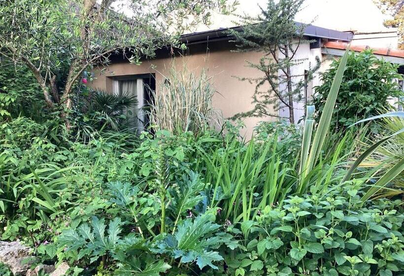 تختخواب و صبحانه Maisonnette Nantes