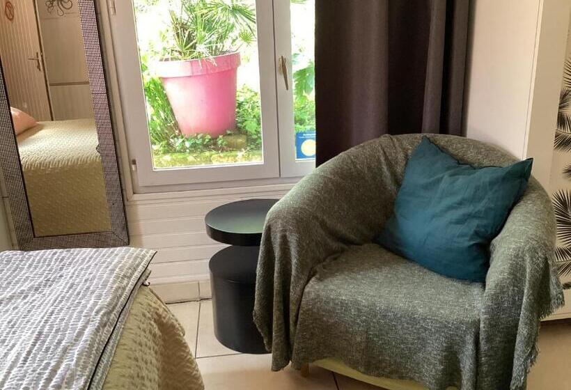 تختخواب و صبحانه Maisonnette Nantes