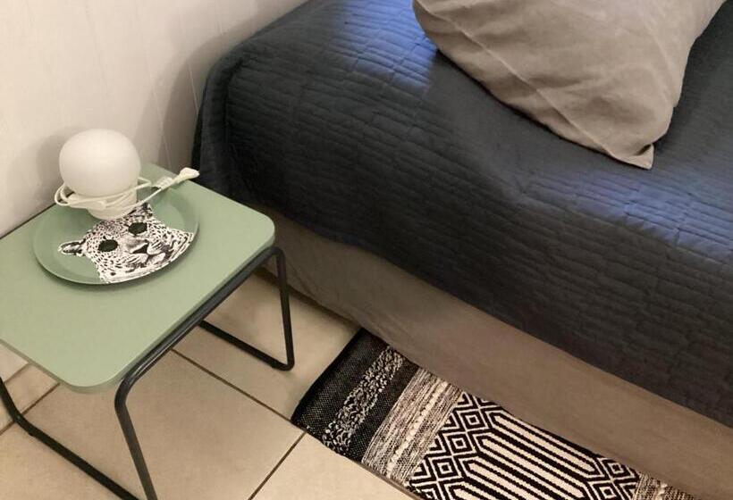 تختخواب و صبحانه Maisonnette Nantes