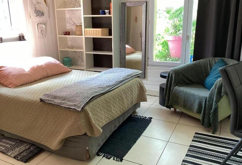 تختخواب و صبحانه Maisonnette Nantes