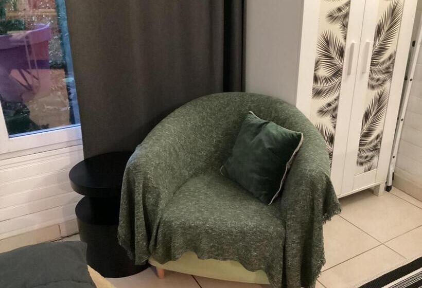 تختخواب و صبحانه Maisonnette Nantes