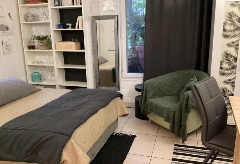 تختخواب و صبحانه Maisonnette Nantes