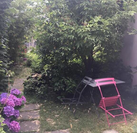 تختخواب و صبحانه Maisonnette Nantes