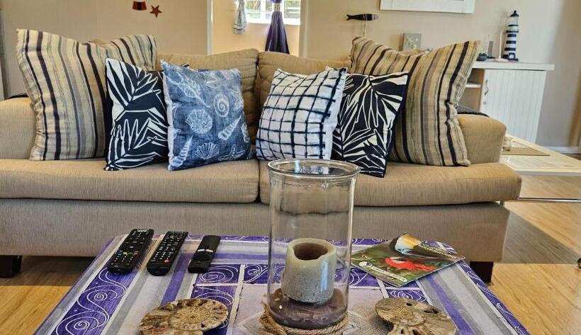 پانسیون The Holliday Pad