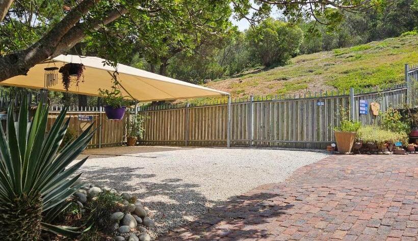 پانسیون The Holliday Pad