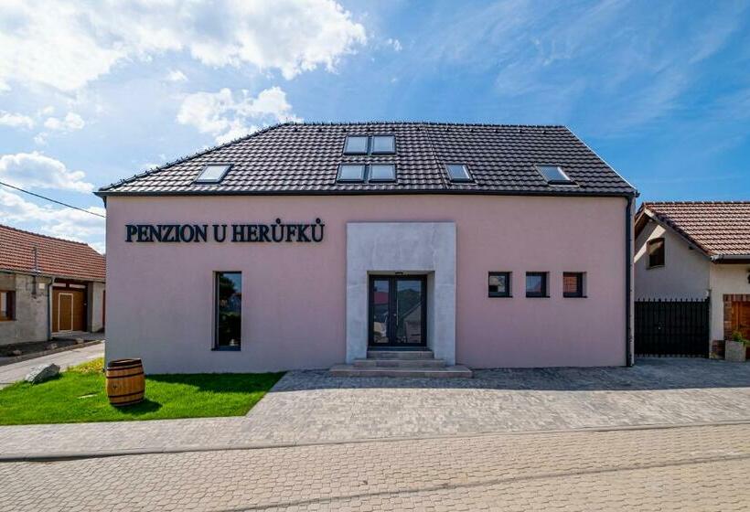 ペンション Vinařství Herůfek