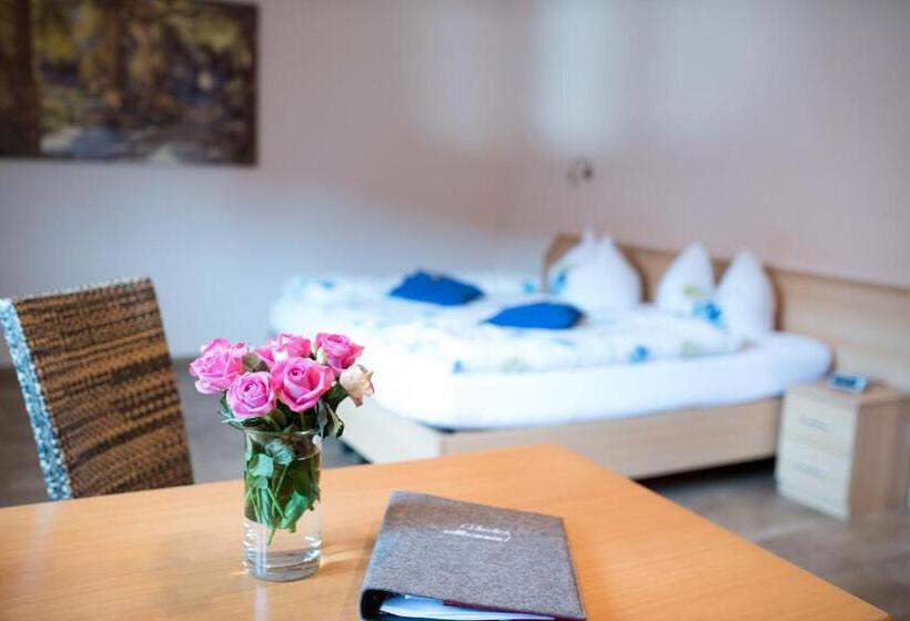 ペンション Weingut Und Gästehaus Wetzler