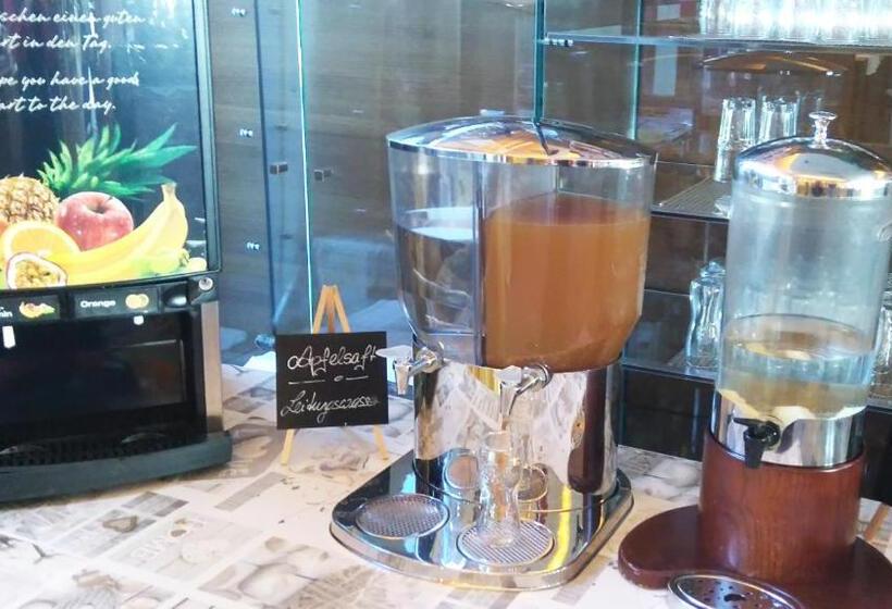 ユースホステル Gasthof Restaurant Steirereck N