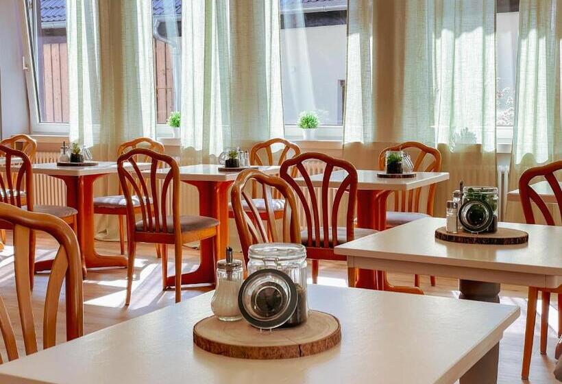 هاستل Risa Hotel Village   Engel & Kreuz