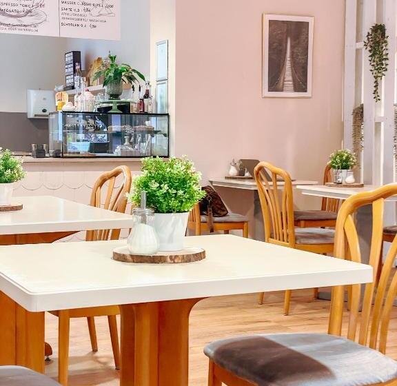 هاستل Risa Hotel Village   Engel & Kreuz