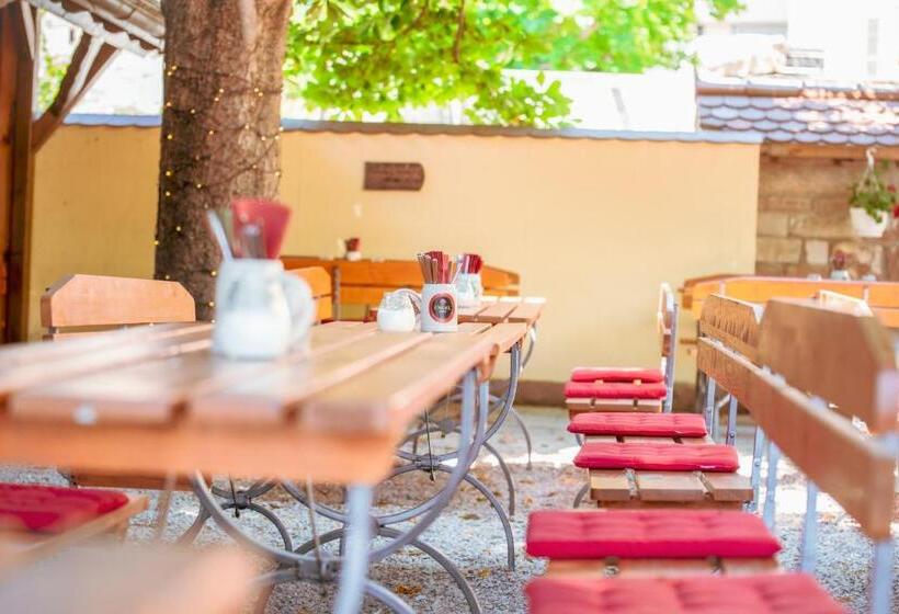 هاستل Risa Hotel Village   Engel & Kreuz