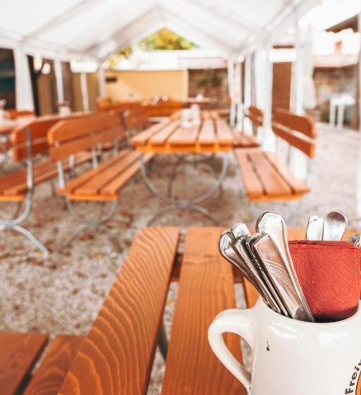 هاستل Risa Hotel Village   Engel & Kreuz