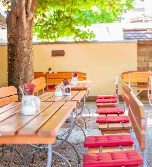 هاستل Risa Hotel Village   Engel & Kreuz