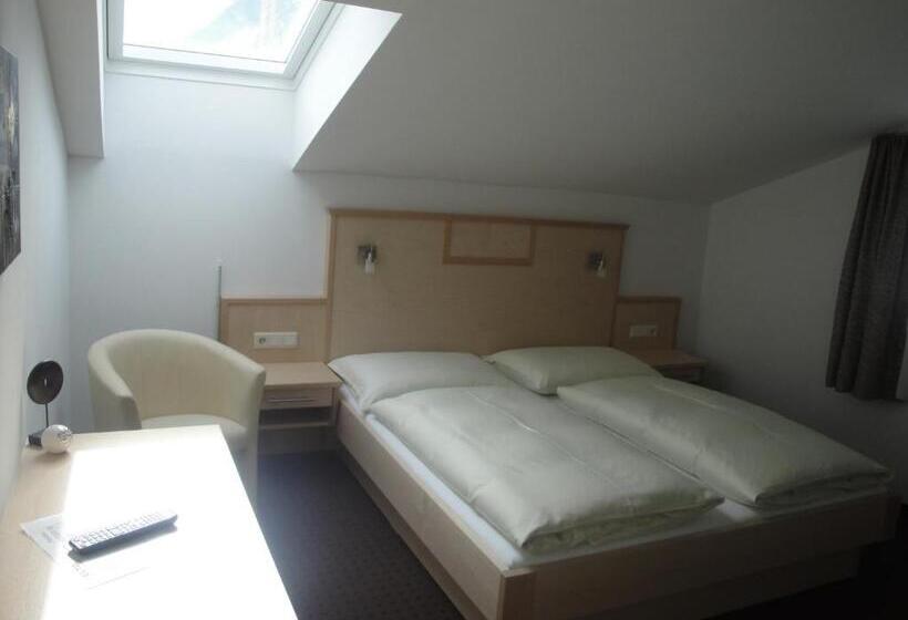 مبيت وإفطار Pension Dorfplatzl