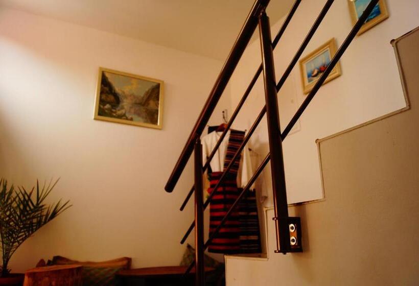 پانسیون Guest House Dara