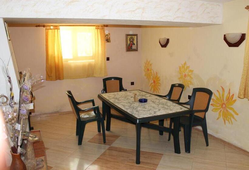 پانسیون Guest House Dara