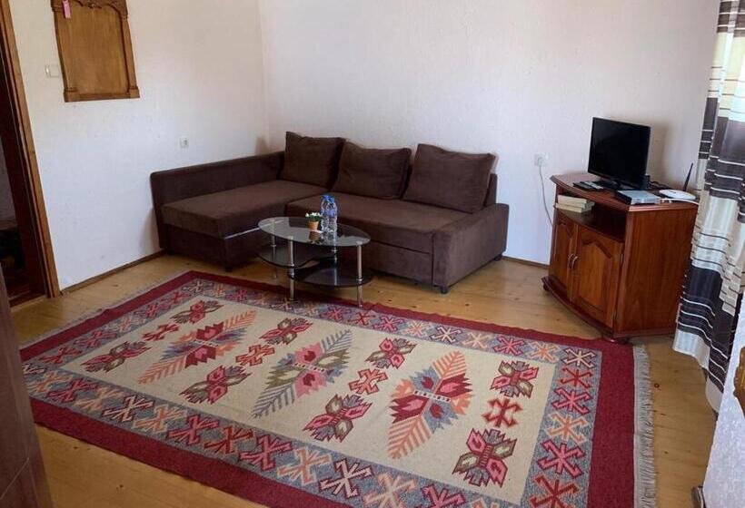 پانسیون Guest Rooms Donovi