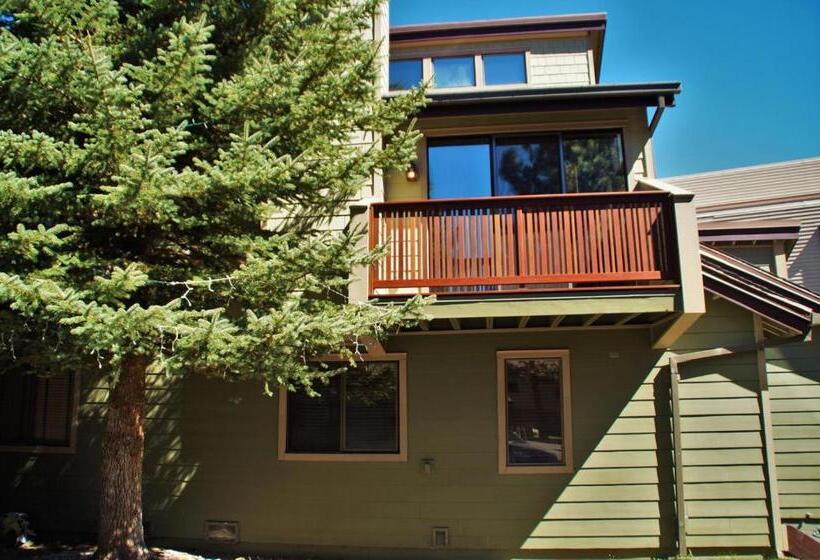 264   Beautiful Spacious Pet Friendly Townhome
