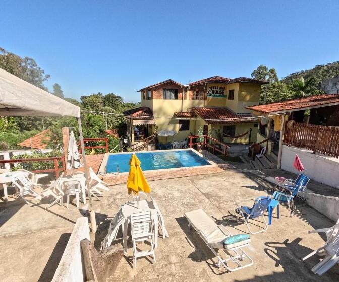 Hostel Yellow House Mg