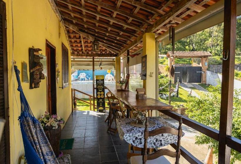 Hostel Yellow House Mg