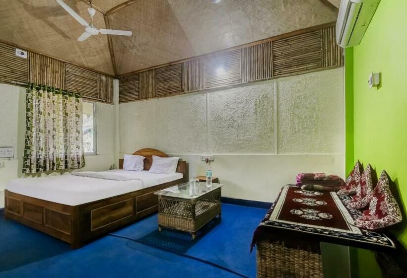 בית מלון כפרי Oyo 82593 Dooars Green Resort