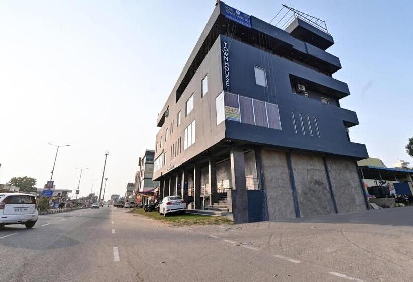 هتل Townhouse By My Stay