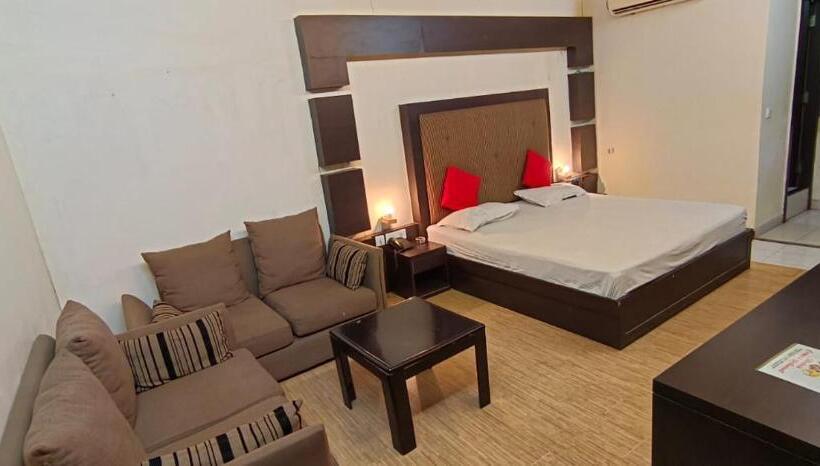 هتل V.i.p. Regency