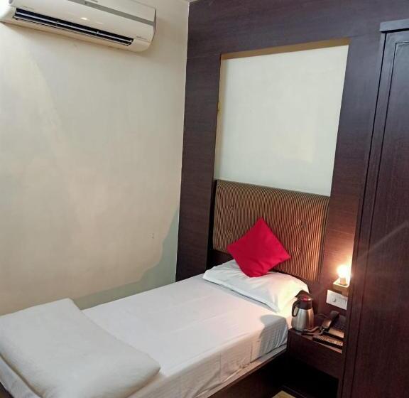 هتل V.i.p. Regency