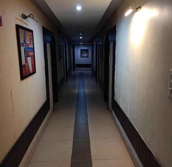 هتل V.i.p. Regency