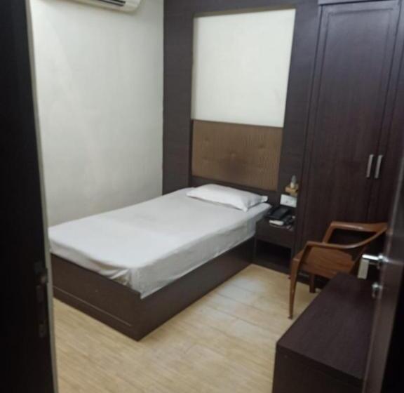 هتل V.i.p. Regency