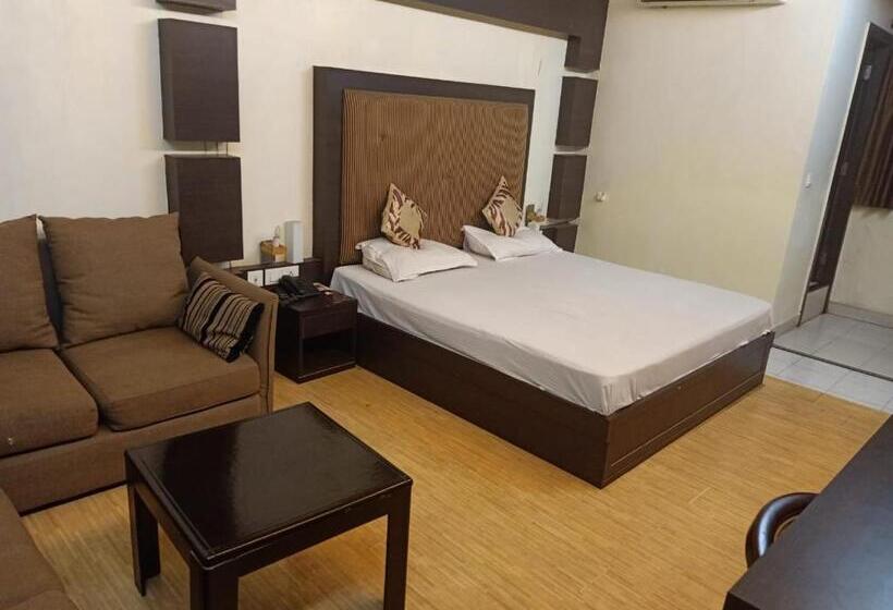 هتل V.i.p. Regency