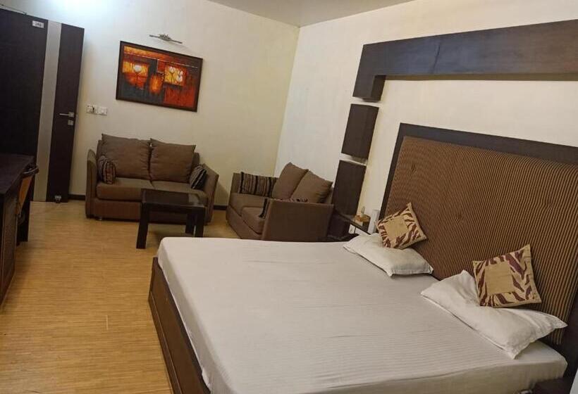 هتل V.i.p. Regency