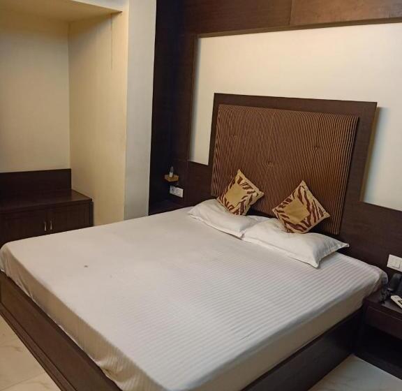هتل V.i.p. Regency