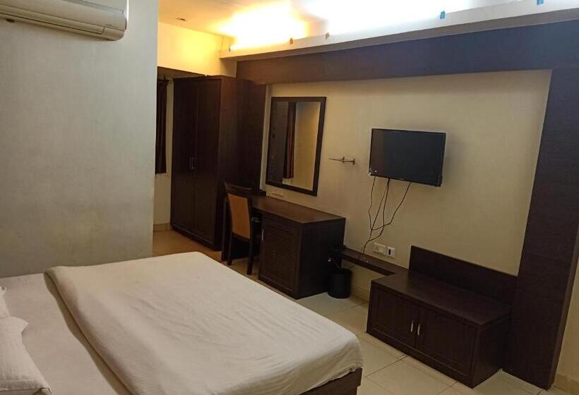 هتل V.i.p. Regency