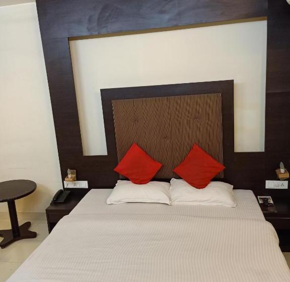 هتل V.i.p. Regency